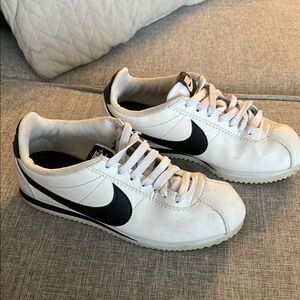 Nike Cortez Womens sz 7 - White and Black Sneakers